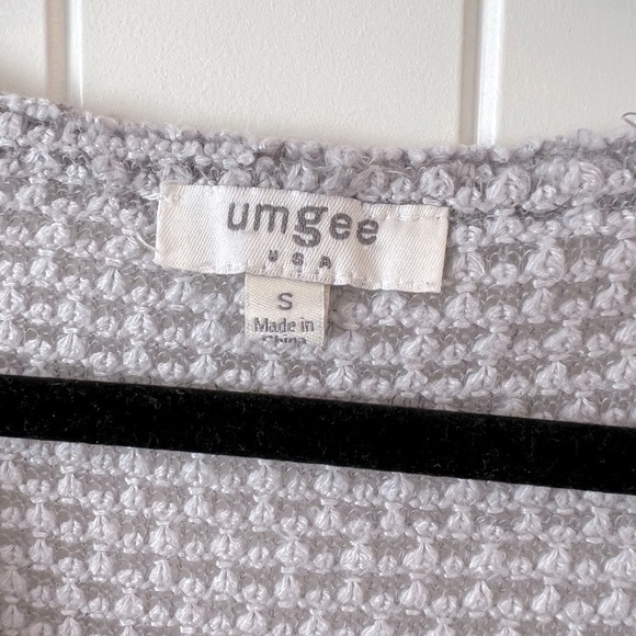 Umgee Tops Women Small Gray & Ivory Soft Boxy Hi Low Shirt Waffle V Neck Casual - Picture 3 of 5